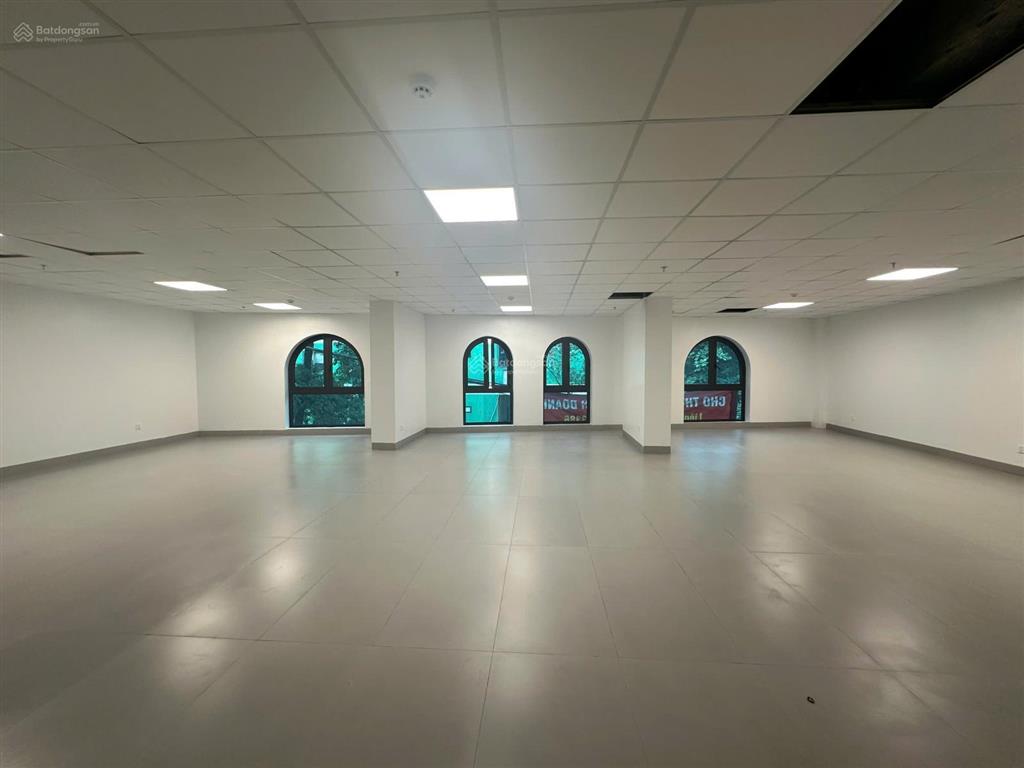 Văn phòng 130m2 siêu đẹp tại mễ trì, bàn giao mới cứng y hệt hình, giá thương lượng thoải mái