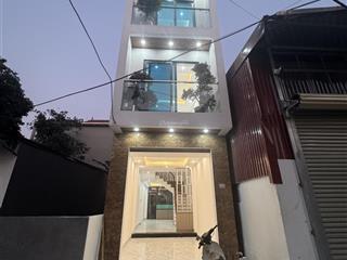 Anh zai em cần bán căn nhà 4 tầng mới xây cất trong nhà, đường trước đất là trục chính ô tô thông