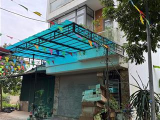 Bán nhà 3 tầng xây cực đẹp, đất phân lô vỉa hè phúc thọ đỗ cửa  về ở ngay 50m ra đường tỉnh lộ 82