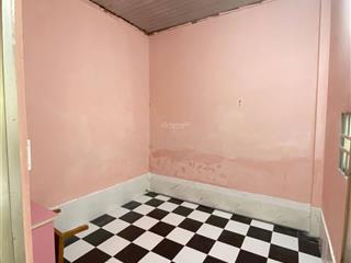 Nhà sân vưởn 300m2 phù hợp ở kinh doanh gần chợ trường học