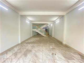 Nhà mới xây 2 lầu ngay bigc dtsd 220m. phù hợp kinh doanh làm đẹp ở lâu dài.