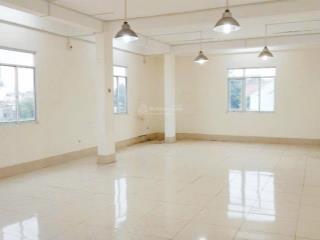 Phòng 80m2 trống suốt lầu 1 có bảo vệ bãi xe phù hợp lớp học , nhảy , yoga...