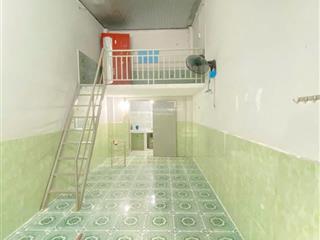 Phòng sạch sẽ có cổng rào xe hơi đậu thoải mái gần hành chính công đường võ thị sáu