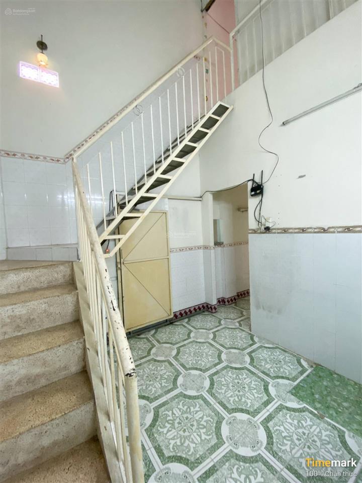 Nhà lầu sạch sẽ 2pn ngay trung tâm vào ở ngay