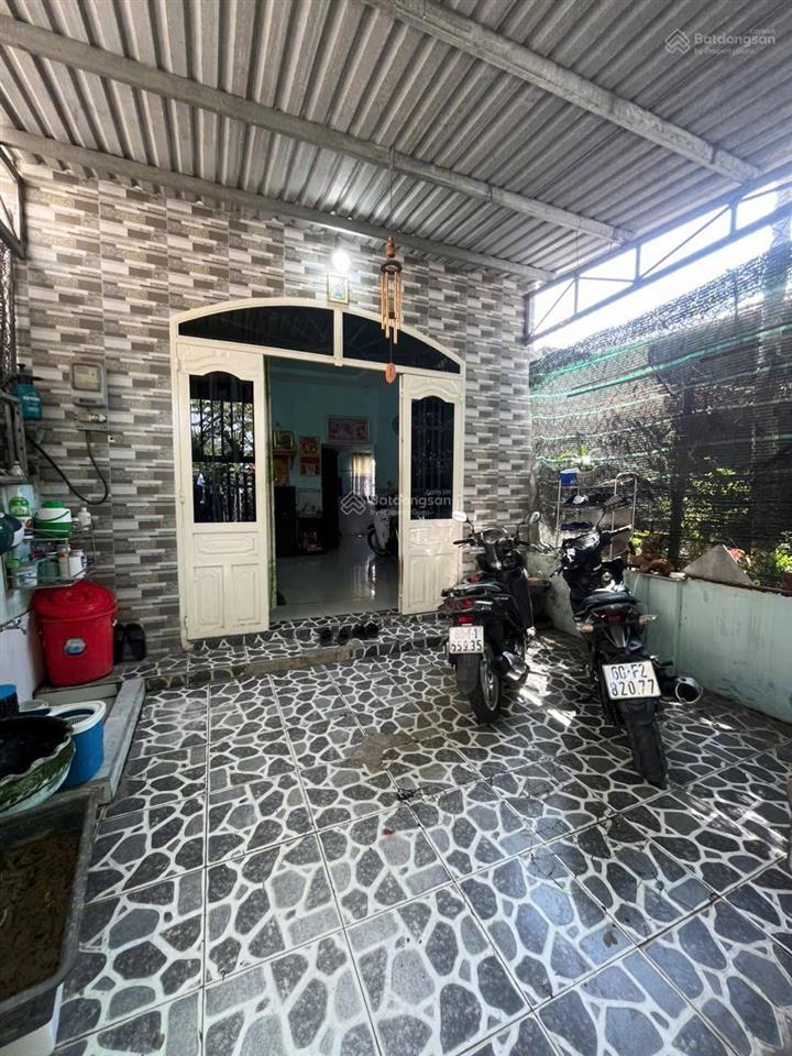 Nhà mới sạch sẽ 2pn có sân trước rộng rãi gần trường học , chợ bửu hòa
