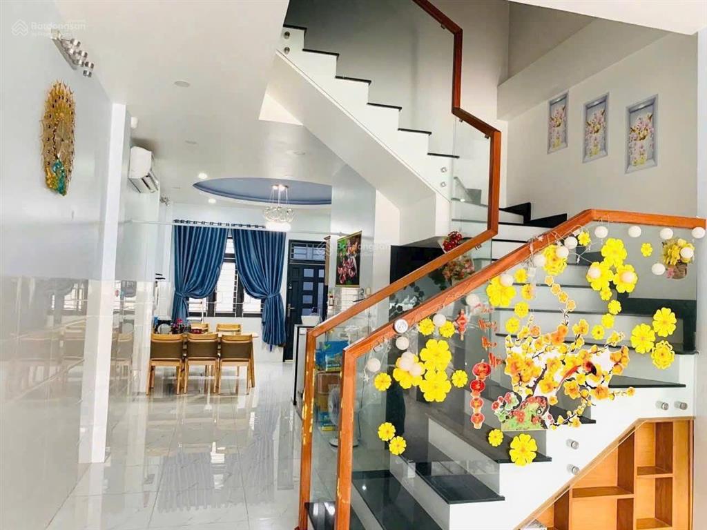 Nhà mới 4pn có máy lạnh ngay trung tâm d2d phù hợp ở kinh doanh