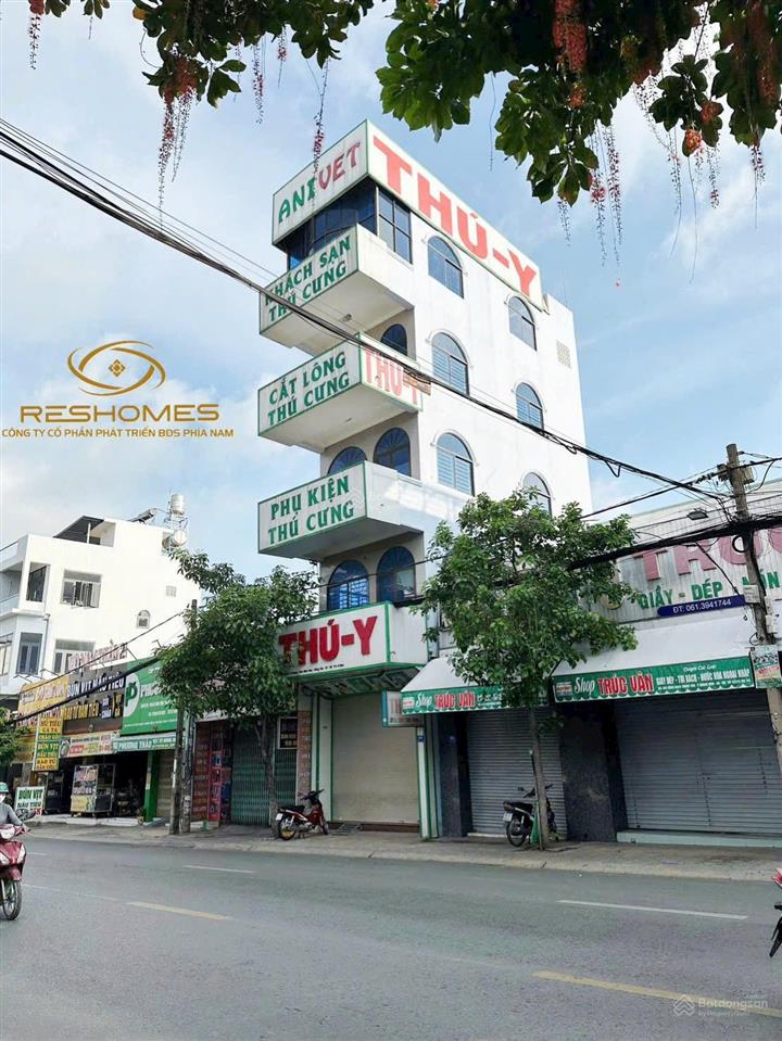 Nhà 4 lầu trống suốt có cửa kính gần chợ bến xe biên hòa. phù hợp văn phòng, showroom, spa, dạy học