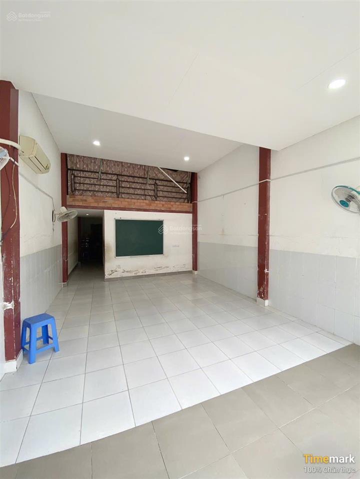Nhà cấp 4 1pn có gác 70m2. sẵn máy lạnh quạt sạch sẽ vào ở ngay
