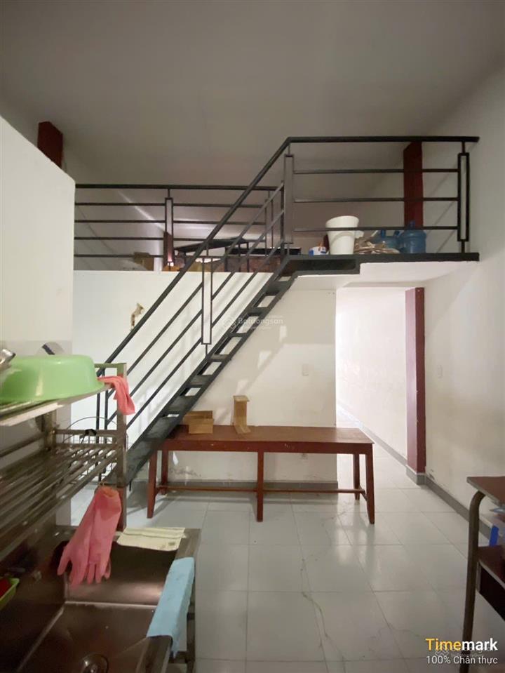 Nhà cấp 4 1pn có gác 70m2. sẵn máy lạnh quạt sạch sẽ vào ở ngay
