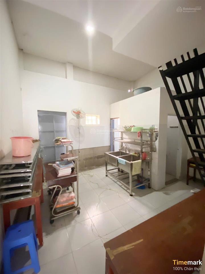 Nhà cấp 4 1pn có gác 70m2. sẵn máy lạnh quạt sạch sẽ vào ở ngay