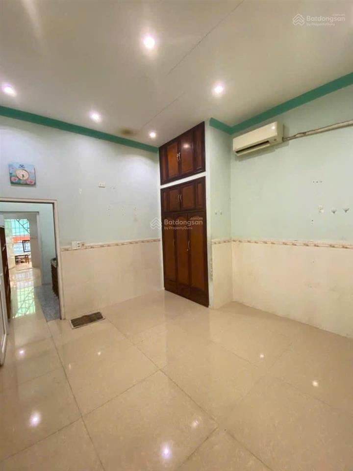 Nhà 2 lầu 4pn, 4 tolet, sân đậu 2 oto, gần quảng trường tỉnh