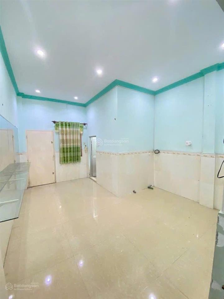 Nhà 2 lầu 4pn, 4 tolet, sân đậu 2 oto, gần quảng trường tỉnh