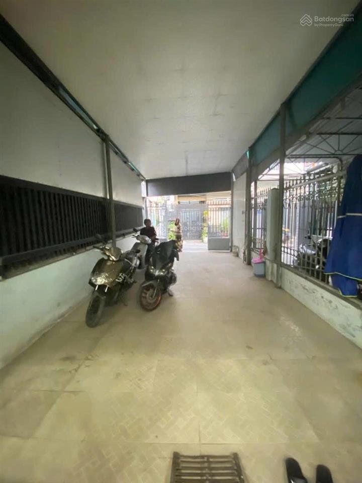Nhà 2 lầu 4pn, 4 tolet, sân đậu 2 oto, gần quảng trường tỉnh