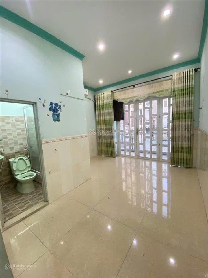 Nhà 2 lầu 4pn, 4 tolet, sân đậu 2 oto, gần quảng trường tỉnh