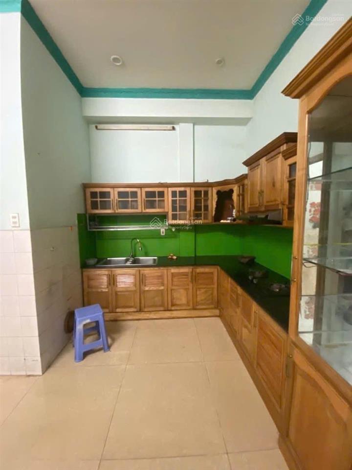 Nhà 2 lầu 4pn, 4 tolet, sân đậu 2 oto, gần quảng trường tỉnh