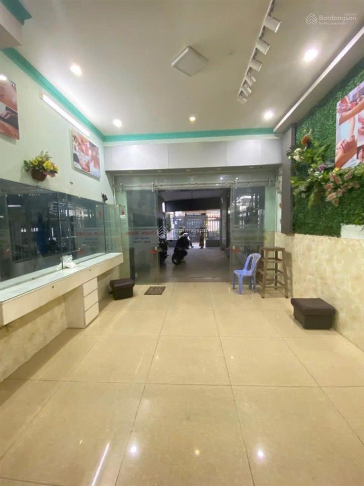 Nhà 2 lầu 4pn, 4 tolet, sân đậu 2 oto, gần quảng trường tỉnh