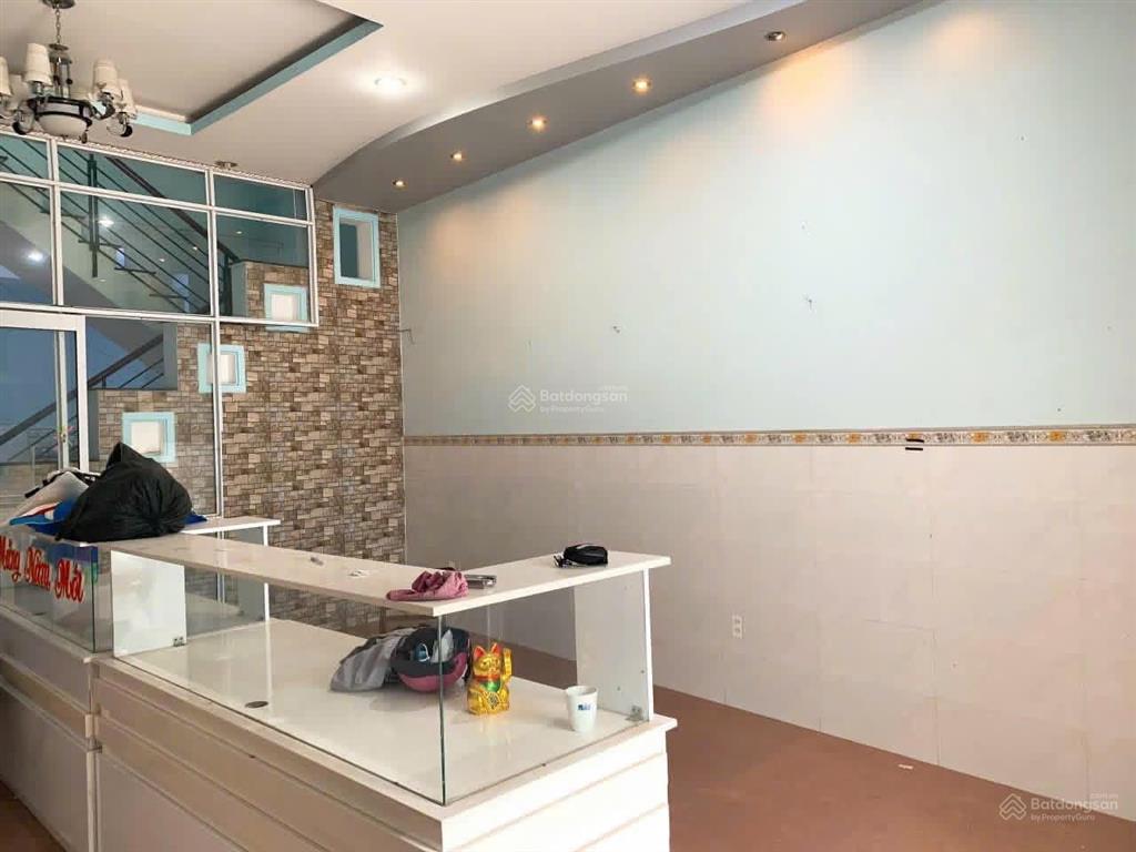 Nhà lầu 4pn, sân 2 ô tô, cách quốc lộ 100m. gần bệnh viện nhi đồng 2.