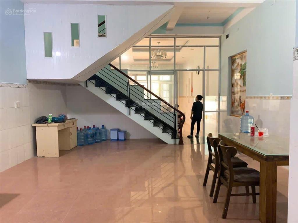 Nhà lầu 4pn, sân 2 ô tô, cách quốc lộ 100m. gần bệnh viện nhi đồng 2.