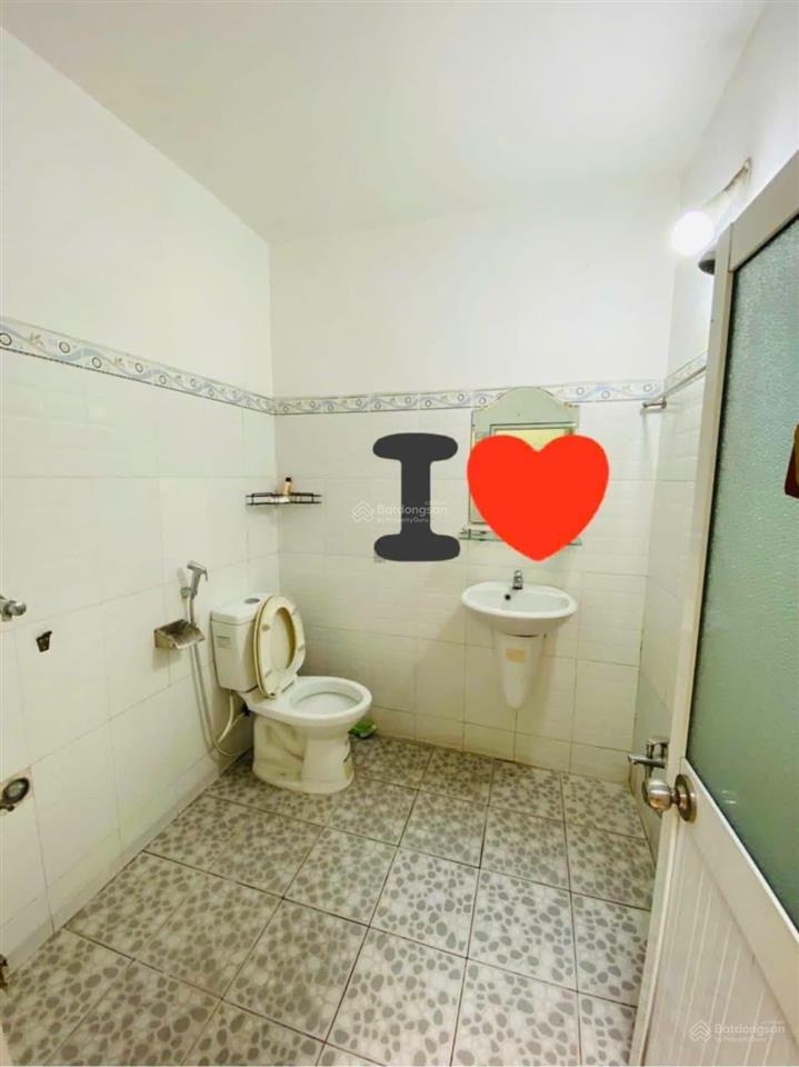 Nhà nguyên căn 100m2, sân đậu 2 ô tô, gần chợ, siêu thị, trường học