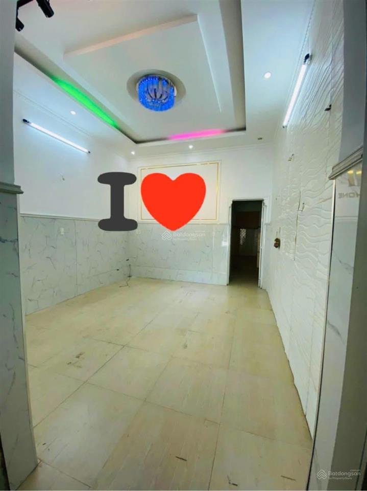 Nhà nguyên căn 100m2, sân đậu 2 ô tô, gần chợ, siêu thị, trường học