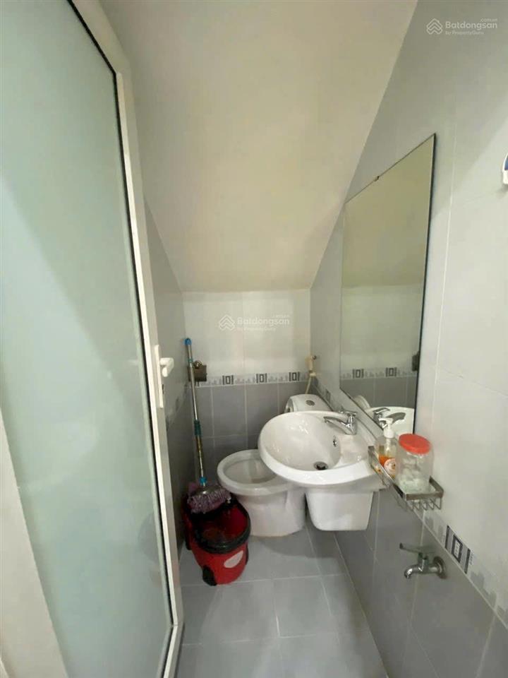 Mặt bằng góc mới đẹp có toilet riêng đối diện quảng trường tỉnh.