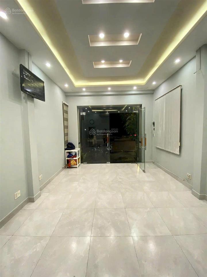 Mặt bằng góc mới đẹp có toilet riêng đối diện quảng trường tỉnh.