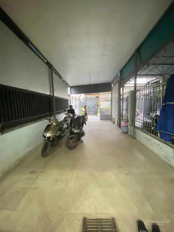 Nhà 2lầu 4 phòng ngủ 4 tolet sân đậu 2 oto gần quảng trưởng tỉnh
