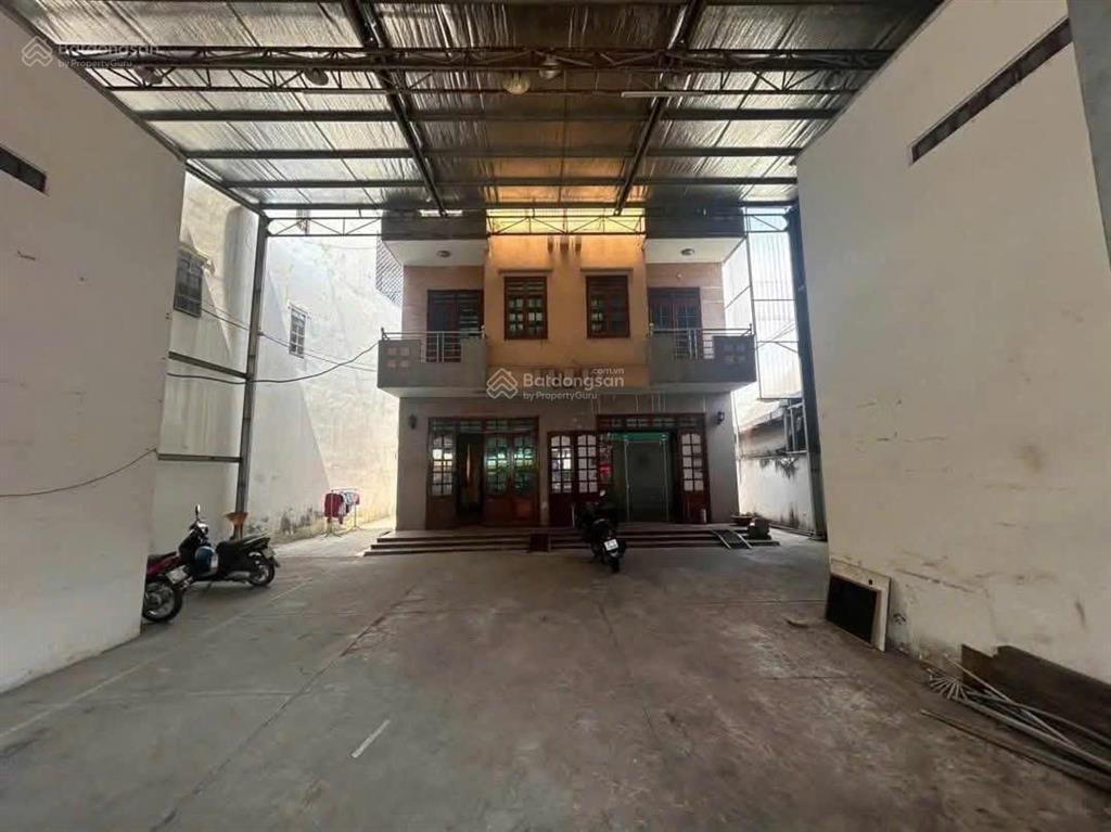 Nhà 6pn thiết kế sân vườn rộng rãi ngay chợ phù hợp kinh doanh ăn uống, spa, dạy học...