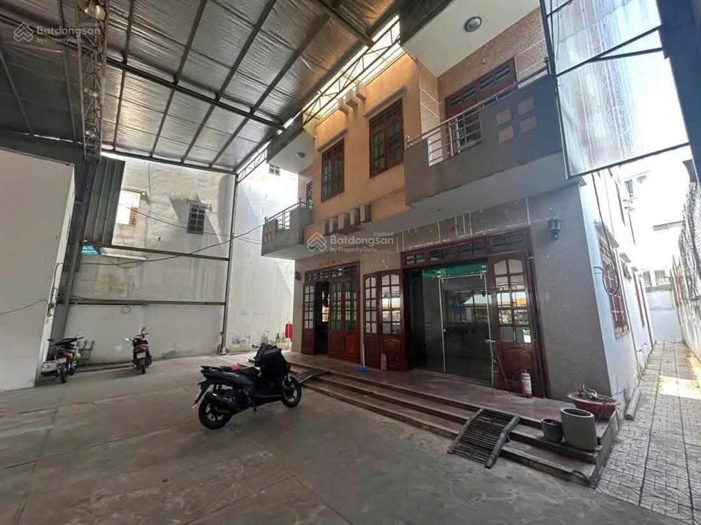 Nhà 6pn thiết kế sân vườn rộng rãi ngay chợ phù hợp kinh doanh ăn uống, spa, dạy học...