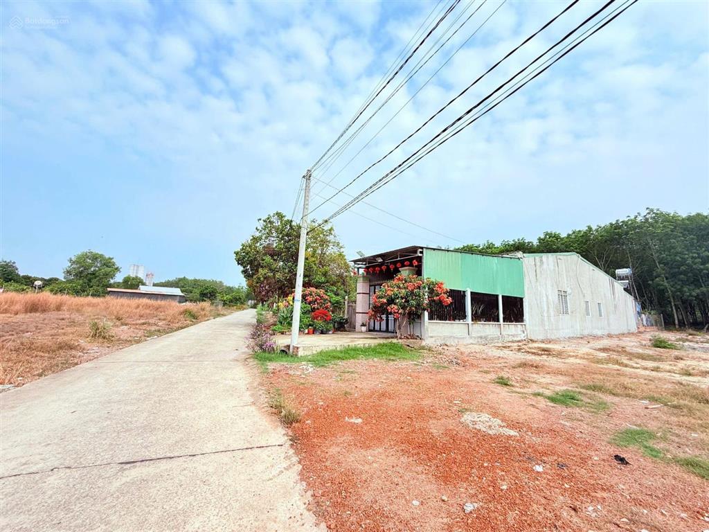 Đất phường chơn thành, tp đồng nai, 1 sẹc quốc lộ 13 dân đông kín. mà gần kcn chủ cần bán gấp