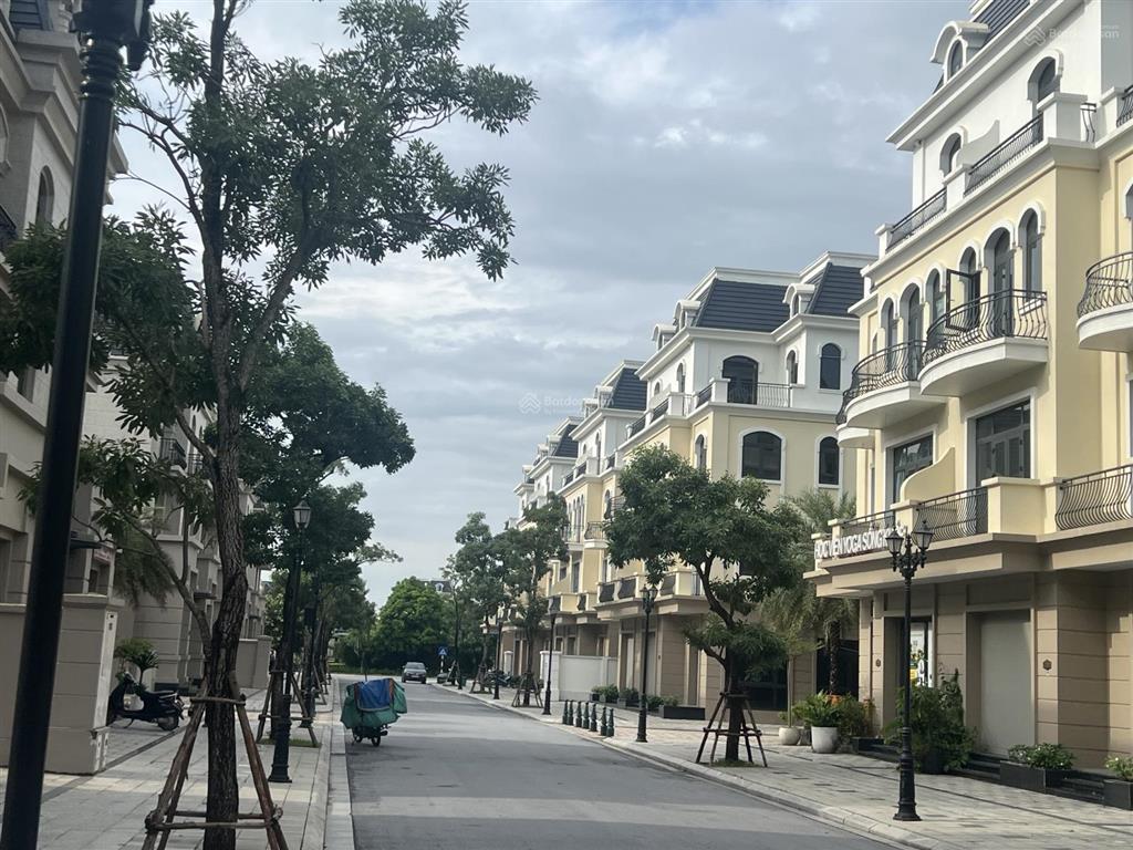 Bán biệt thự song lập kinh đô 150 m2, mặt tiền 10 mét, cạnh vincom, quảng trường
