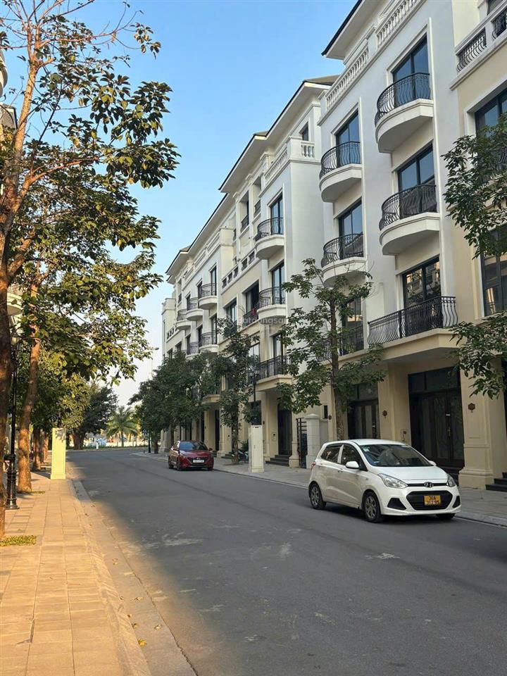 Bán gấp 70 m2 san hô, sẵn sổ đỏ lâu dài, cạnh biển hồ tạo sóng 18ha, công viên, bể bơi nội khu