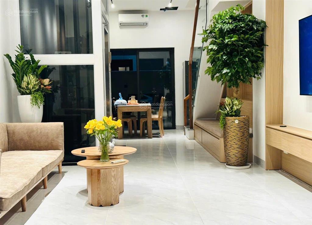 Cho thuê căn phố biển 56 m2 hoàn thiện sẵn 5 tầng , có thang máy , full đồ chỉ việc sách vali về ở