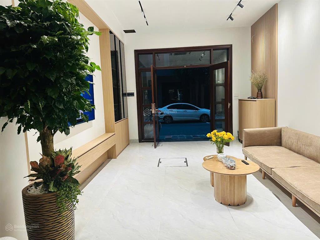 Cho thuê căn phố biển 56 m2 hoàn thiện sẵn 5 tầng , có thang máy , full đồ chỉ việc sách vali về ở