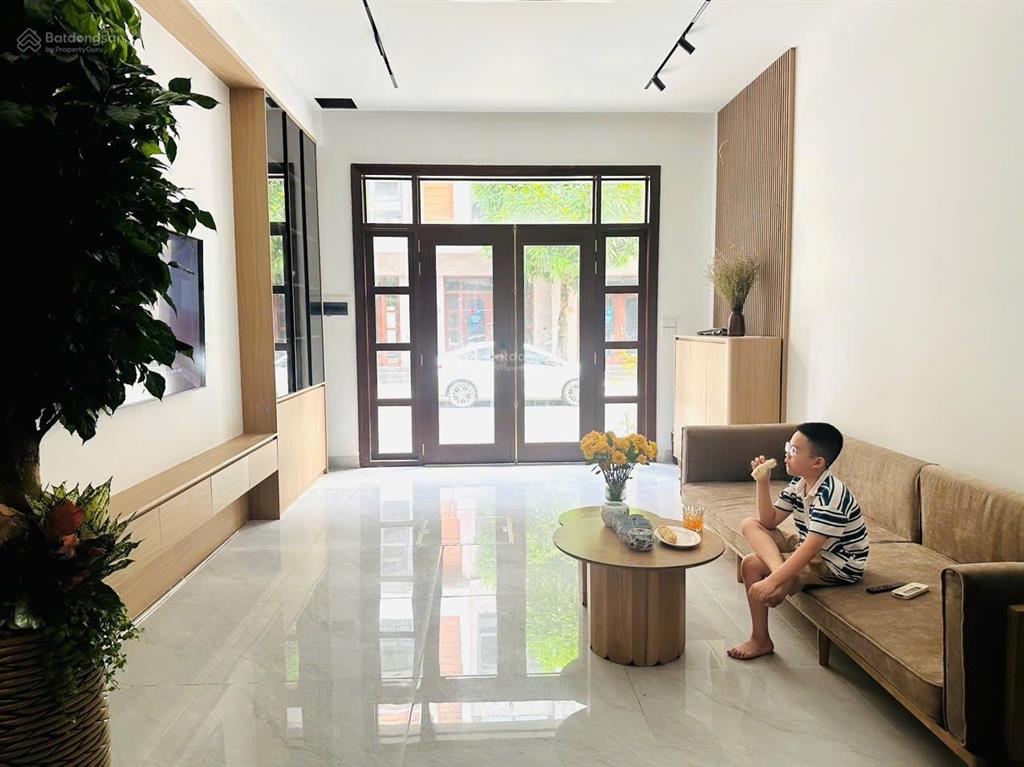 Cho thuê căn phố biển 56 m2 hoàn thiện sẵn 5 tầng , có thang máy , full đồ chỉ việc sách vali về ở