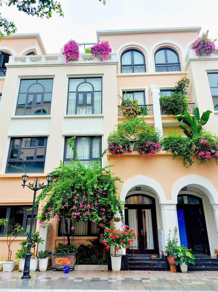 Cần bán gấp biệt thự 78m2 mặt tiền 6m, gần công viên bể bơi, thiết kế đẹp, diện tích sàn lớn
