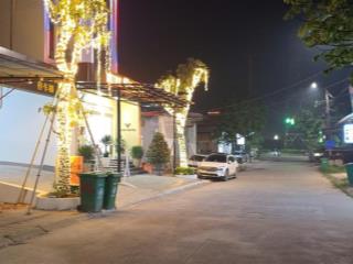 Cần tiền bán gấp lô đất nền sẵn sổ , cạnh khu công nghiệp sam sung , sầm uất kinh doanh được luôn.