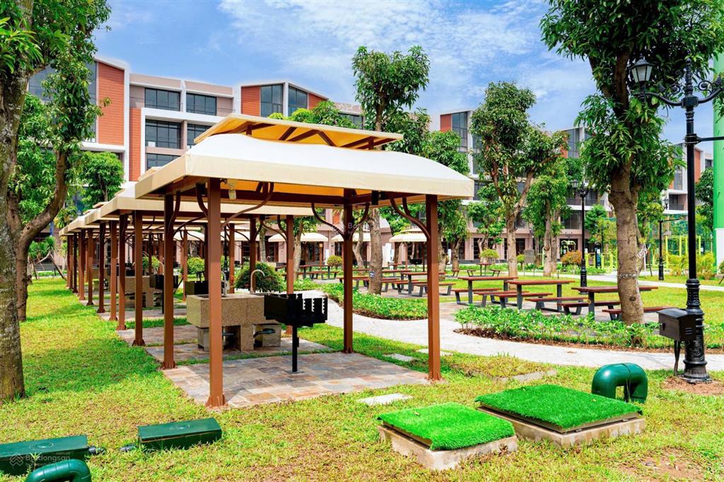Chính chủ bán gấp căn góc ánh dương 128 m2 đối diện công viên, cạnh trường học, đường lớn