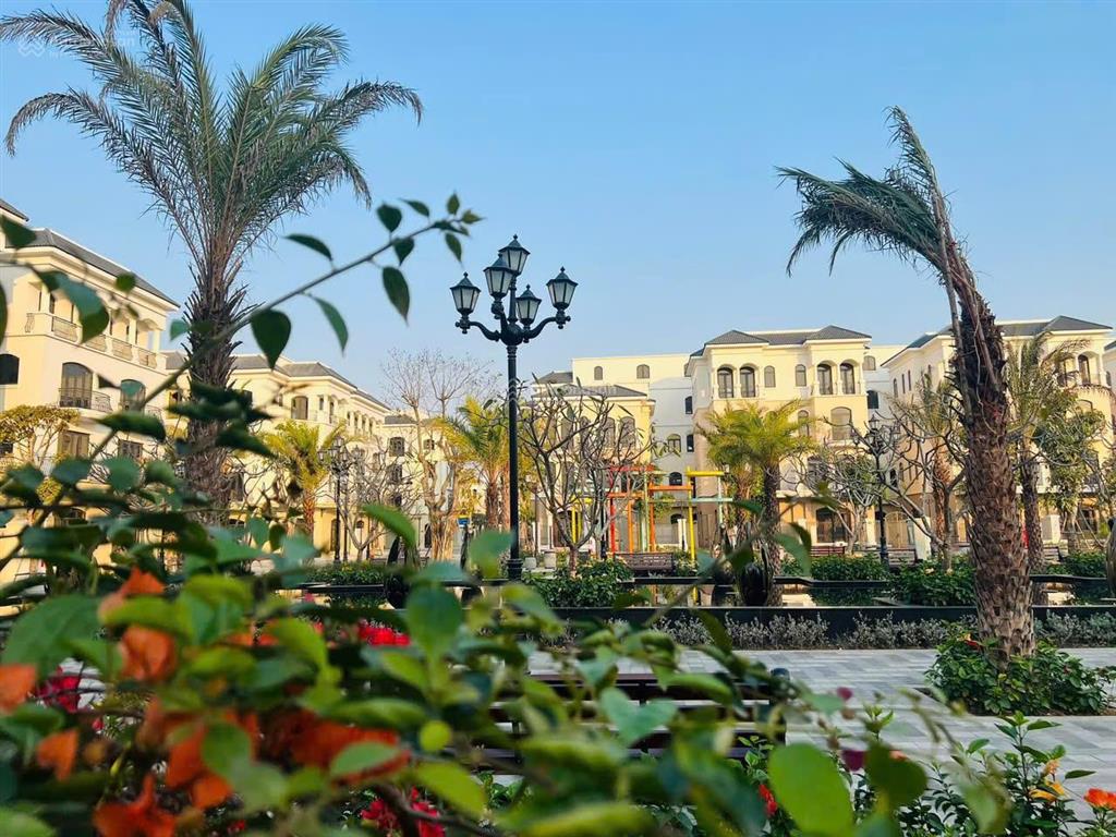 Bán gấp biệt thự song lập chà là 127,5 m2, cạnh ngay công viên, bể bơi, đã có sổ đỏ lâu dài