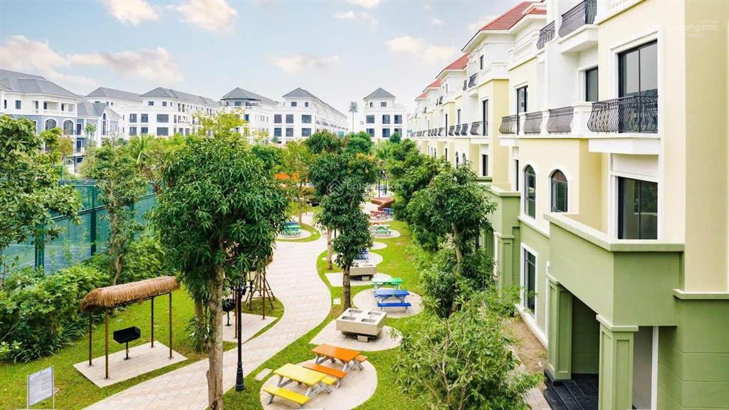 Bán căn góc san hô 132 m2, ngay ngã 3 sầm uất, cho thuê kinh doanh được luôn