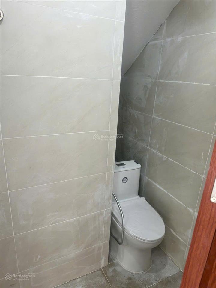 Cho thuê căn xẻ khe 98 m2 khu cọ xanh , hoàn thiện 2 tầng chỉ việc về ở , thoáng mát .