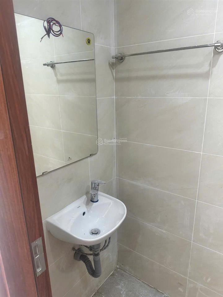 Cho thuê căn xẻ khe 98 m2 khu cọ xanh , hoàn thiện 2 tầng chỉ việc về ở , thoáng mát .