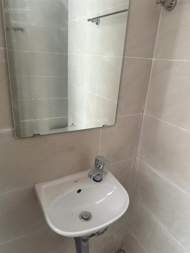 Cho thuê căn xẻ khe 98 m2 khu cọ xanh , hoàn thiện 2 tầng chỉ việc về ở , thoáng mát .