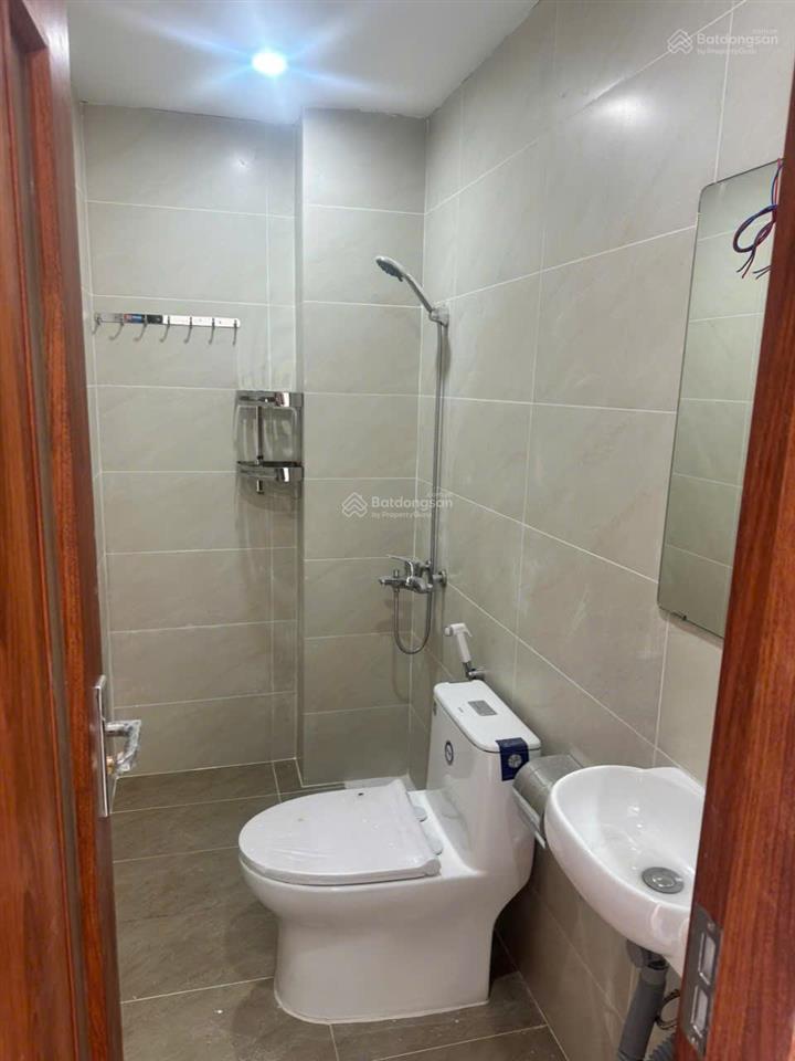Cho thuê căn xẻ khe 98 m2 khu cọ xanh , hoàn thiện 2 tầng chỉ việc về ở , thoáng mát .
