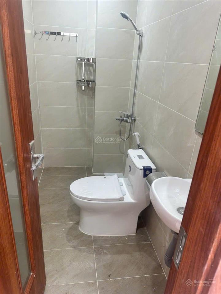 Cho thuê căn xẻ khe 98 m2 khu cọ xanh , hoàn thiện 2 tầng chỉ việc về ở , thoáng mát .