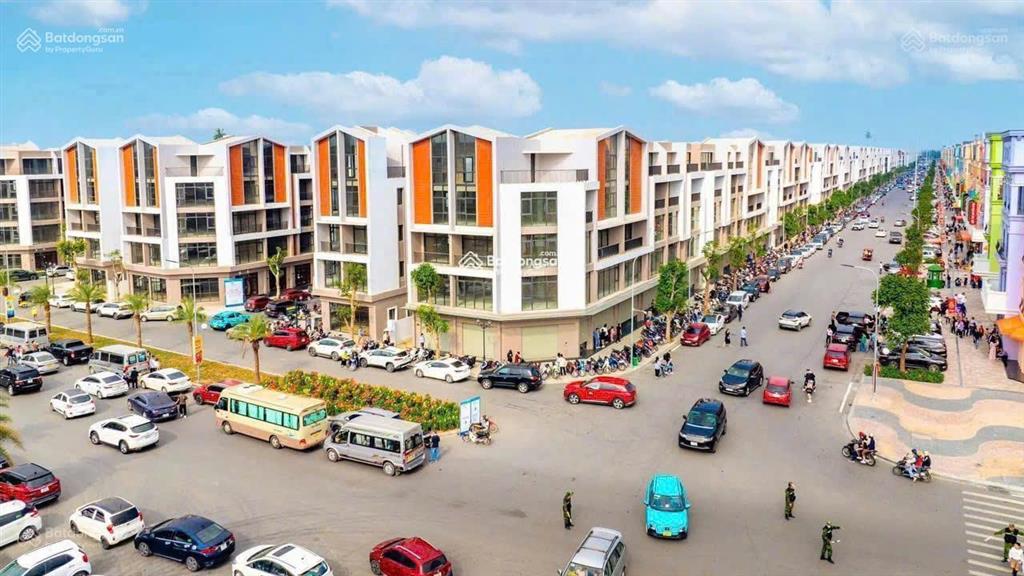 Cần tiền bán gấp căn xẻ khe vịnh tây 78 m2, gần tòa văn phòng, công viên, bể bơi, chung cư masteri