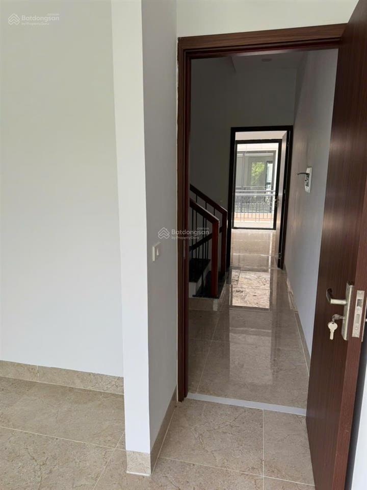 Bán căn cọ xanh 75 m2 , mặt trực diện công viên nằm trên trục thông 20 mét , hoàn thiện 2 tầng .
