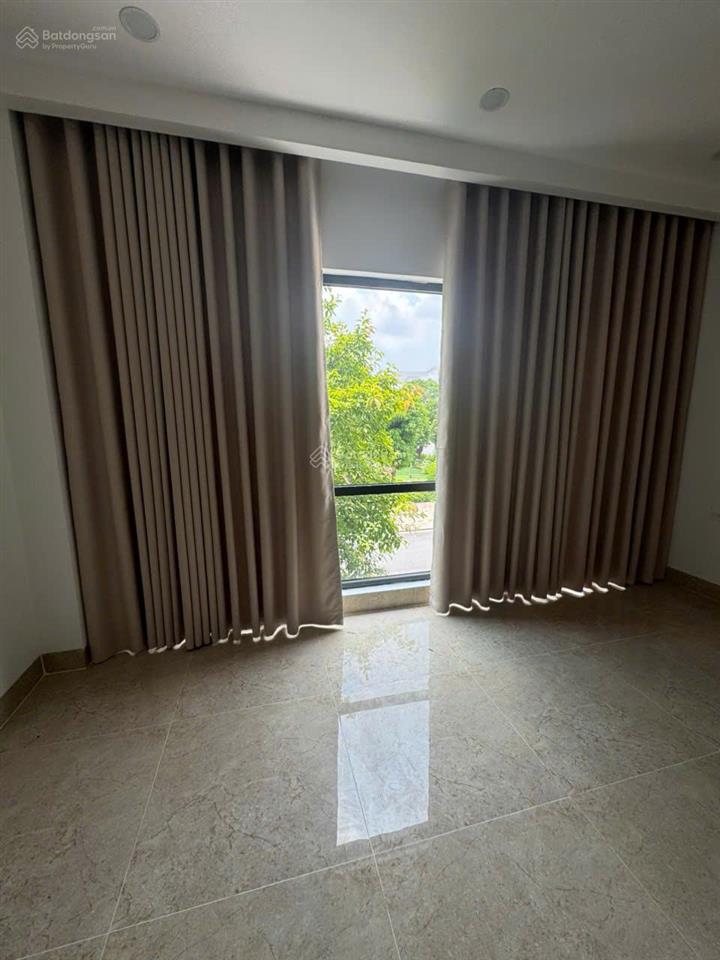 Bán căn cọ xanh 75 m2 , mặt trực diện công viên nằm trên trục thông 20 mét , hoàn thiện 2 tầng .