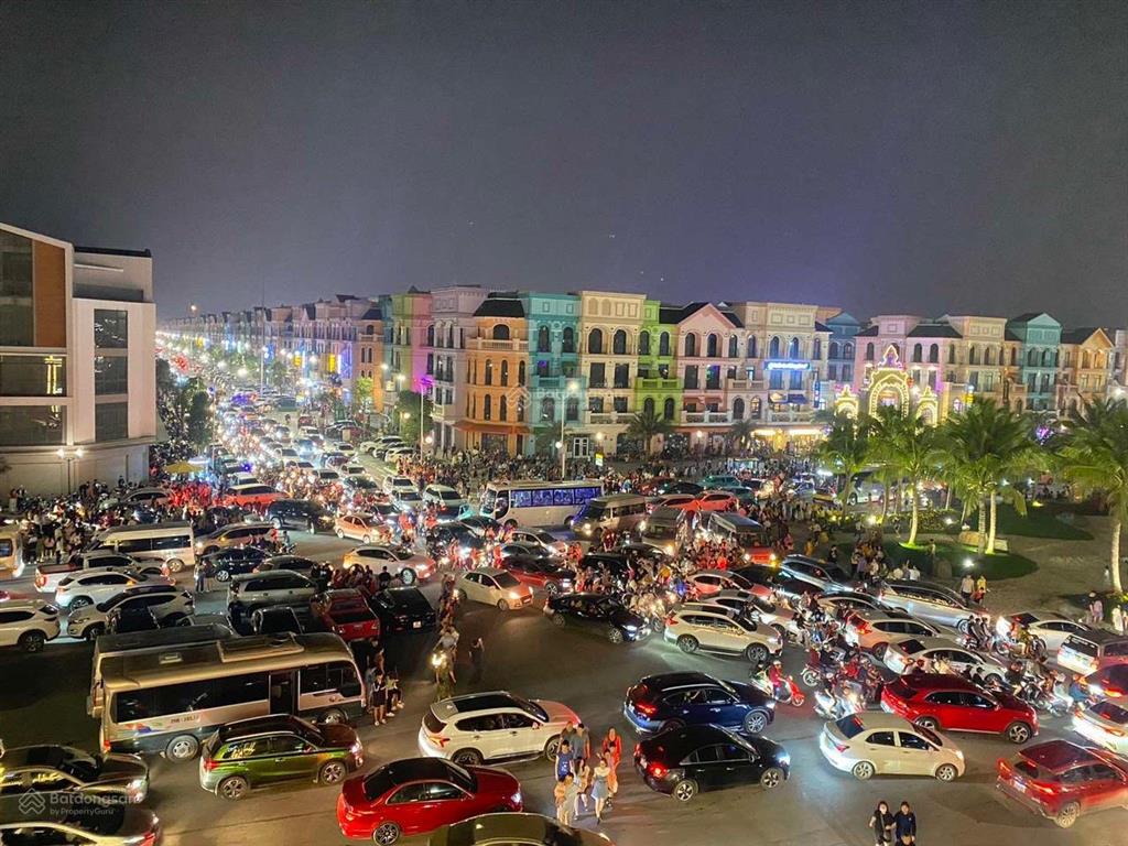 Cần bán căn shop 87,5 m2, phố biển 19, trục đường 20m đối diện grandword kinh doanh sầm uất