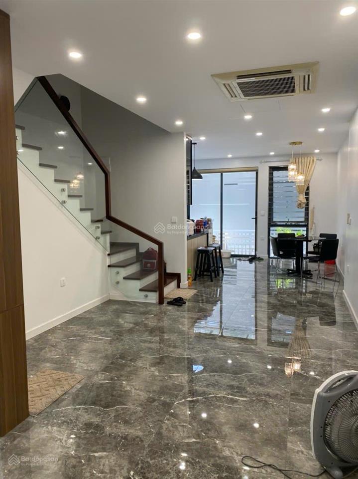 Bán liền kề khu spring valley , hoàn thiện 5 tầng chỉ việc vào ở , sẵn sổ đỏ giao dịch ngay